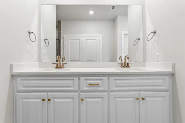 $2,900 | 2616 La Cala Drive, Grand Prairie, TX 75054