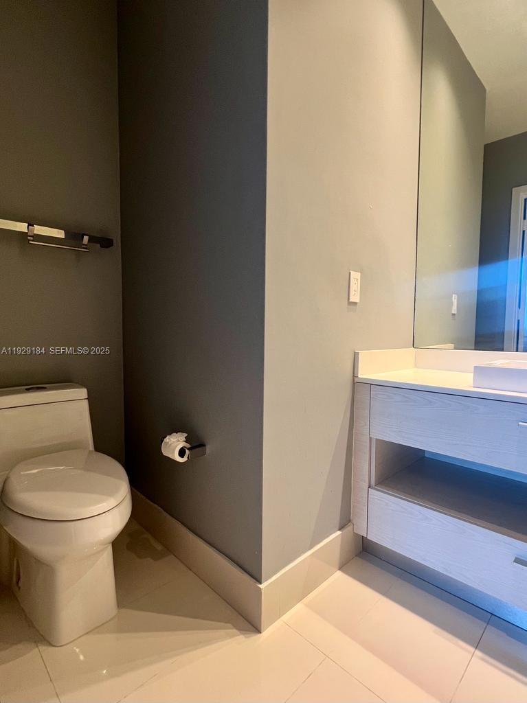 55 Southwest 9th Street, Unit 4205 Miami, FL 33130 - Photo 14 of 37 a bathroom with a toilet and a sink