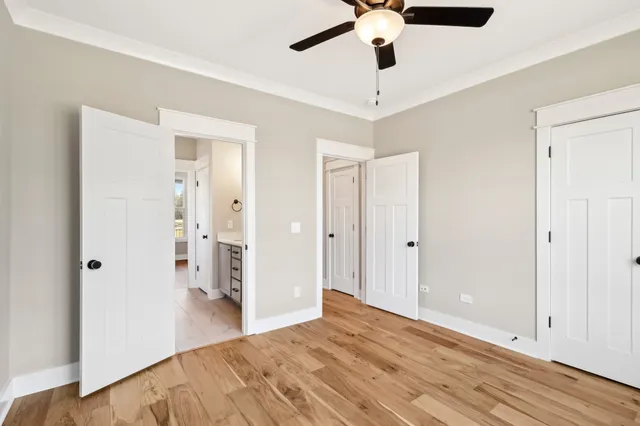 a black and white photo of a picture