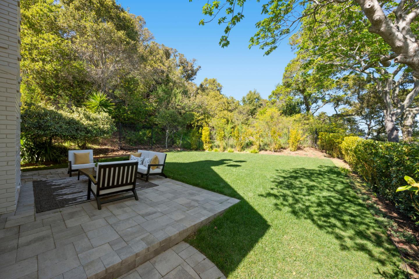 260 Robin Road Hillsborough, CA 94010 - Photo 77 of 96 Gallery Image 77