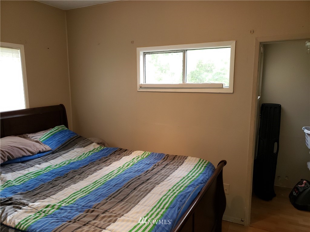 281 Chimacum Road Port Hadlock, WA 98339 - Photo 6 of 7 a bedroom with a bed and a window