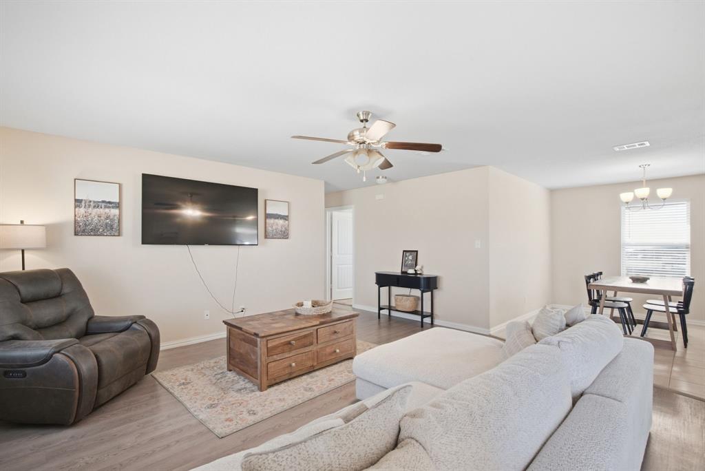 200 Live Oak Lane Decatur, TX 76234 - Photo 4 of 32 Gallery Image 4