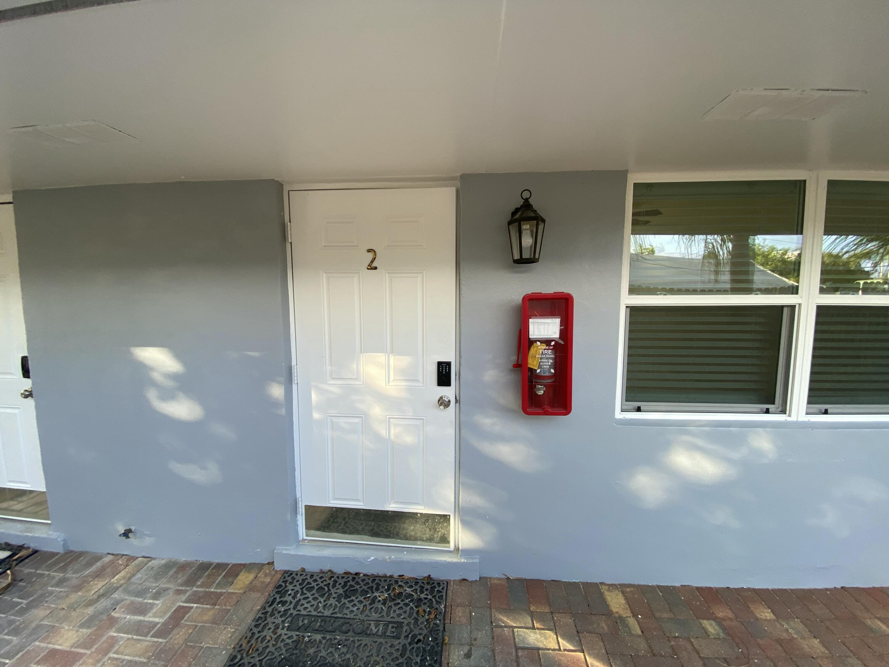 914 North Federal Highway, Unit 2 Lake Worth Beach, FL 33460 - Photo 11 of 13 a view of an entryway