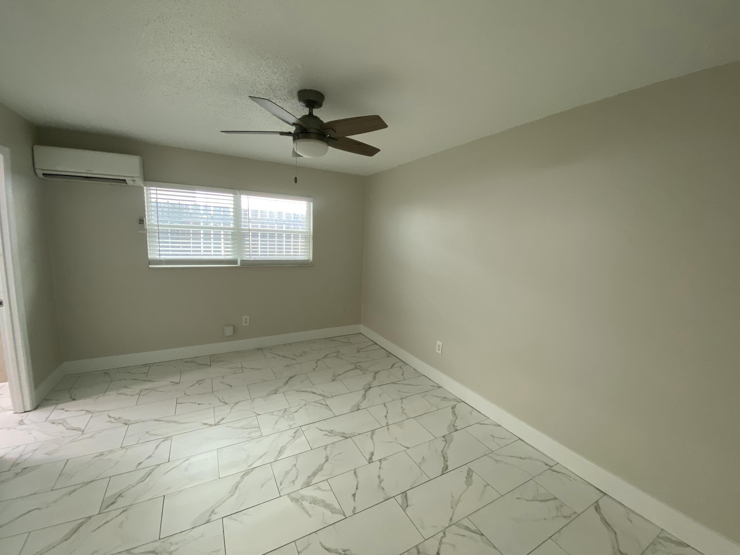 914 North Federal Highway, Unit 2 Lake Worth Beach, FL 33460 - Photo 6 of 13 an empty room with a window