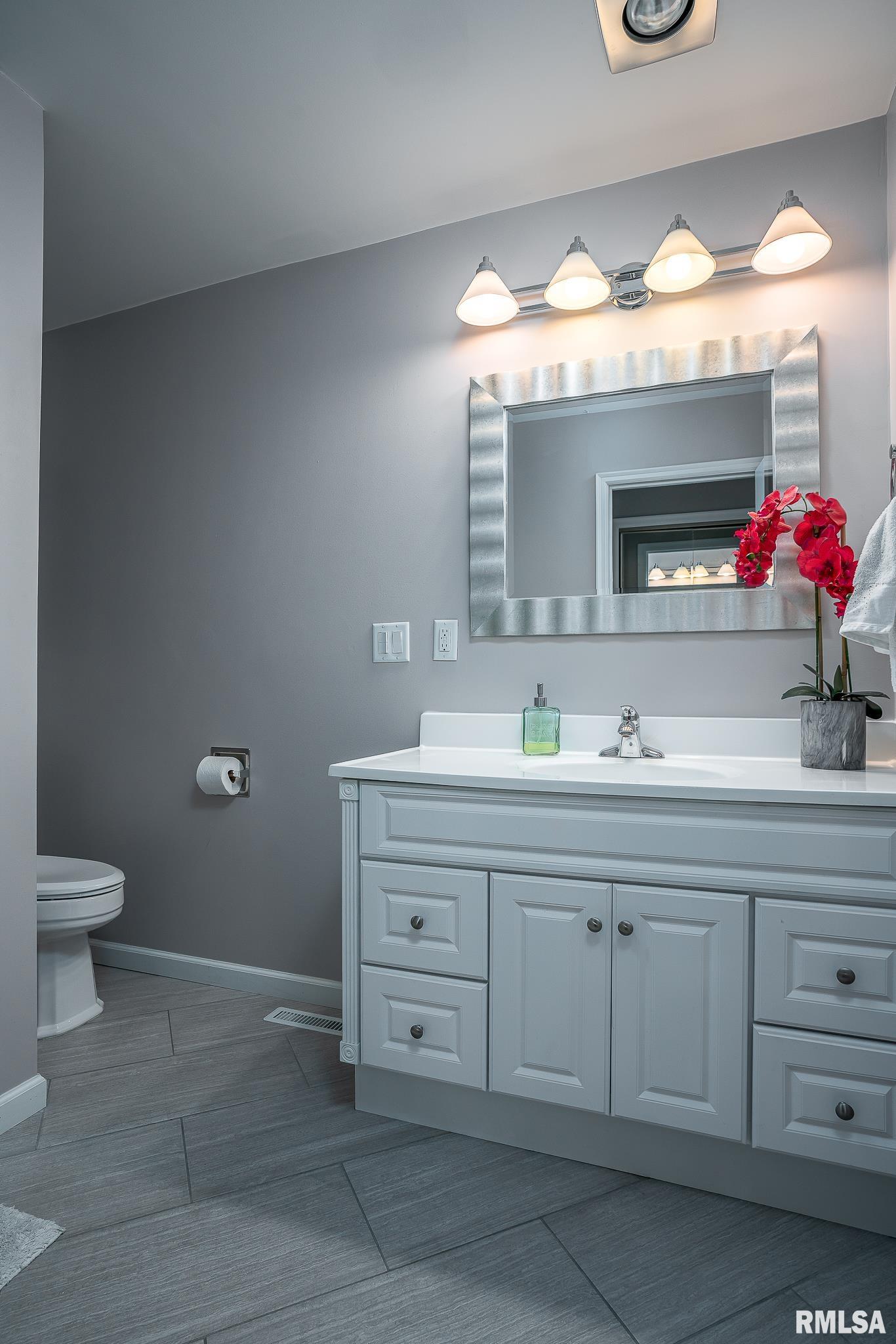 6401 Utica Ridge Road, Unit 13 Davenport, IA 52807 - Photo 18 of 25 Gallery Image 18