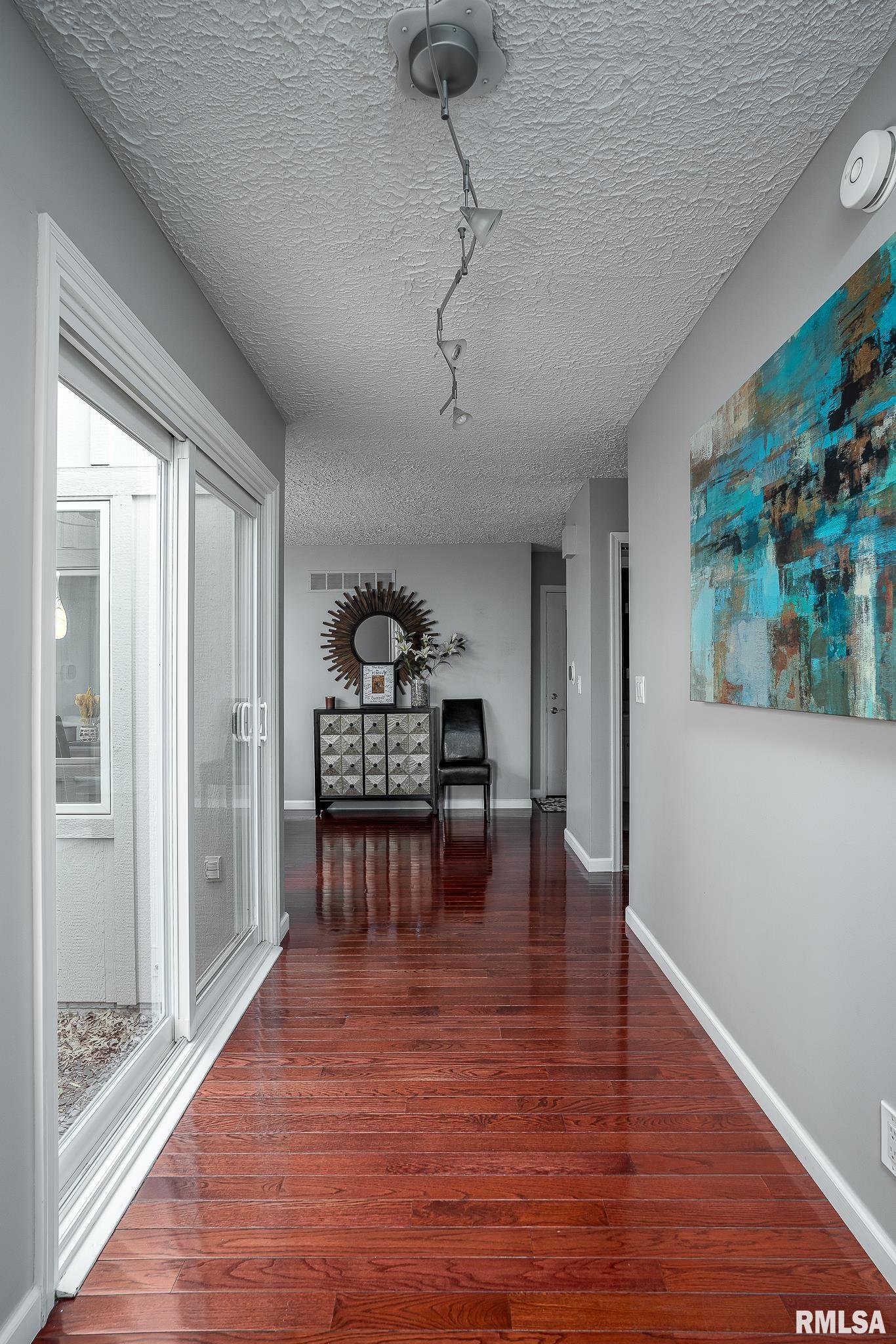 6401 Utica Ridge Road, Unit 13 Davenport, IA 52807 - Photo 3 of 25 Gallery Image 3