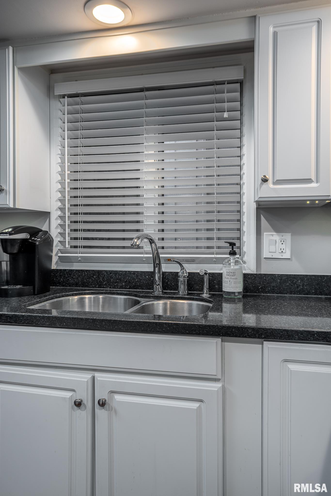 6401 Utica Ridge Road, Unit 13 Davenport, IA 52807 - Photo 8 of 25 Gallery Image 8