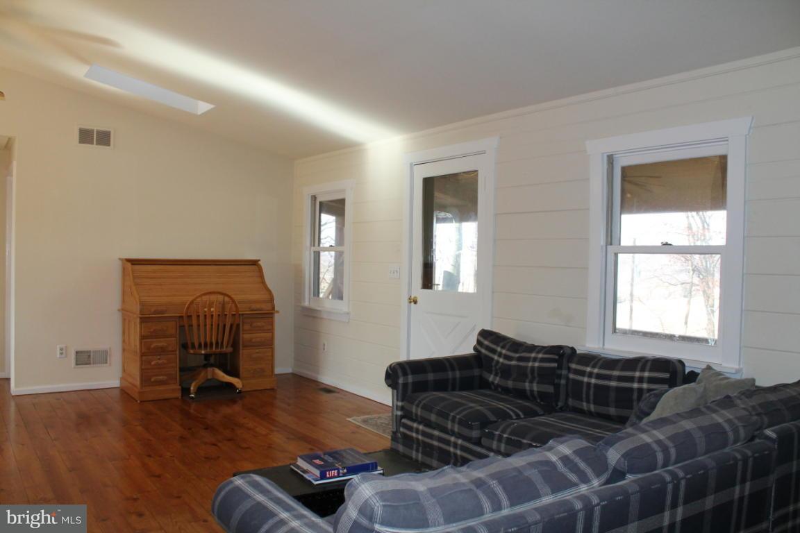 942 Amosite Road Elizabethtown, PA 17022 - Photo 9 of 20 Gallery Image 9