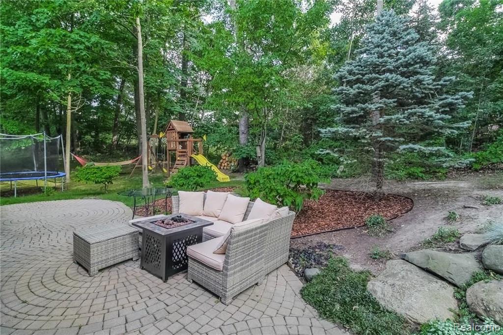 522 Bloomer Ridge Drive Rochester, MI 48307 - Photo 29 of 38