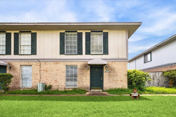 $1,298 | 1916 Upland Drive, Houston, TX 77043