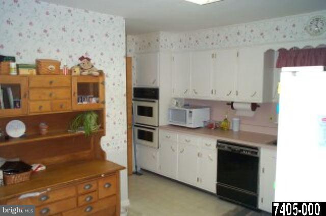 23 Slate Ridge Drive York, PA 17408 - Photo 4 of 9