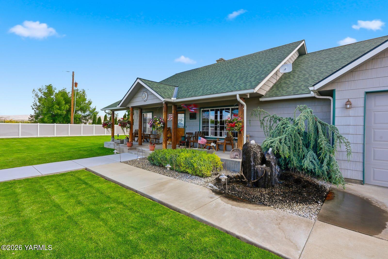 5005 Gamache Road Moxee, WA 98936 - Photo 7 of 48 6 - WaterFeature