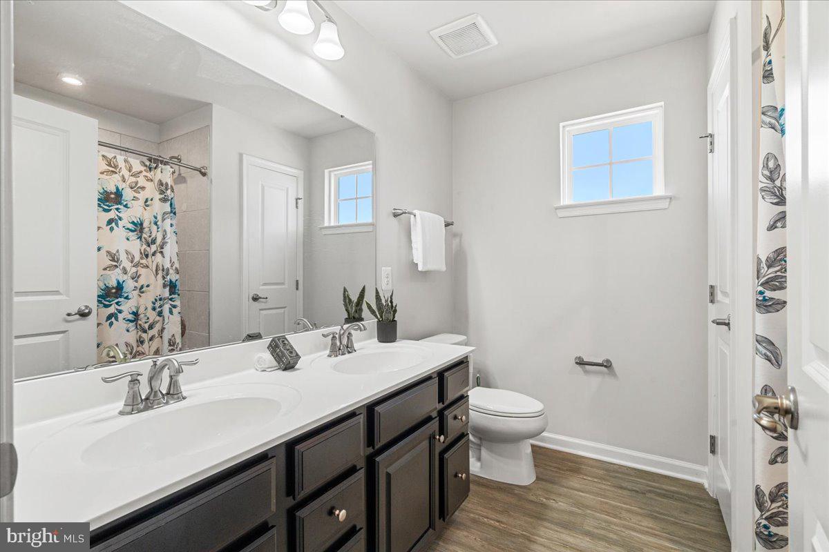 243 Kerchner Road Walkersville, MD 21793 - Photo 41 of 54 Full Bathroom in upstairs Hallway.