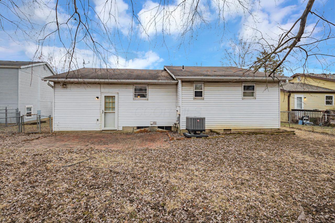 825 Eliots Oak Road Columbus, OH 43228 - Photo 26 of 29 REAR VIEW
