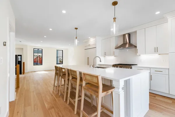 $12,000 | 300 West 3rd Street, Unit 300, Boston, MA 02127
