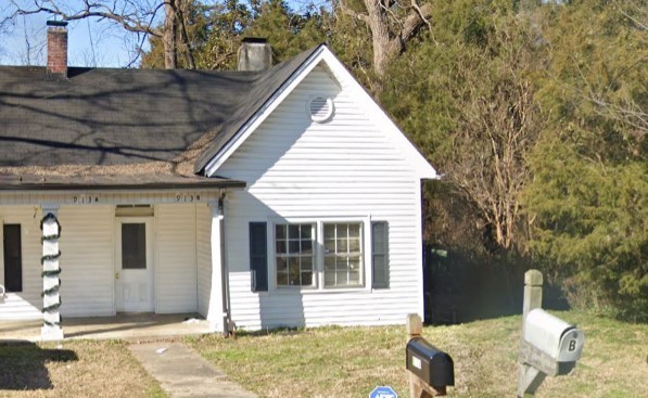 913 North Maple Street, Unit B Murfreesboro, TN 37130 - Photo 1 of 4 a view of a house with backyard