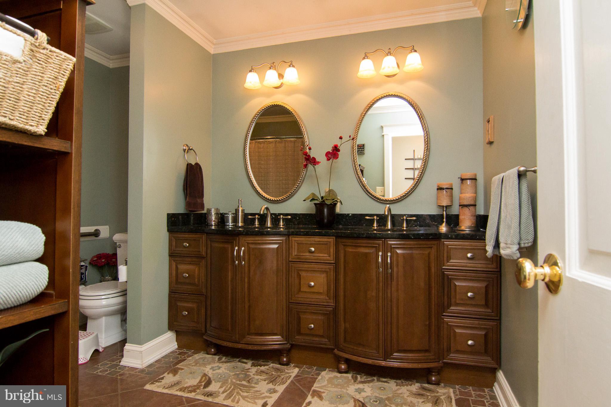 3915 St Paul Road Hampstead, MD 21074 - Photo 10 of 30 Full deluxe bathroom off main level hallway