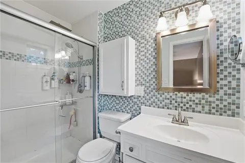 $375,000 | 9947 Ballentine Drive, Overland Park, KS 66214