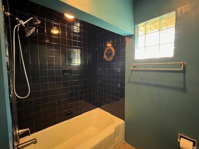 1035 Anderson Road Pittsburgh, PA 15209 - Photo 33 of 41 a bathroom with a shower