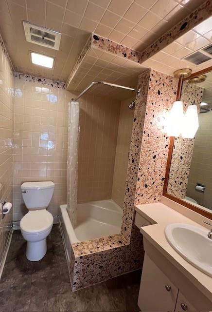 1035 Anderson Road Pittsburgh, PA 15209 - Photo 37 of 41 a bathroom with a sink toilet and shower