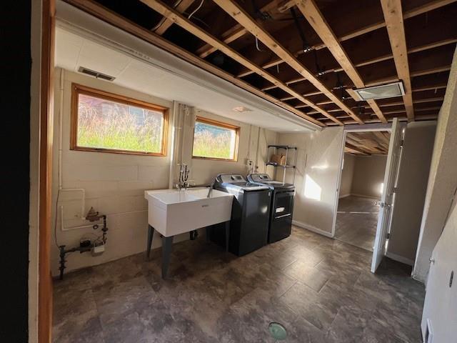 1035 Anderson Road Pittsburgh, PA 15209 - Photo 39 of 41 a room with table chairs and a window
