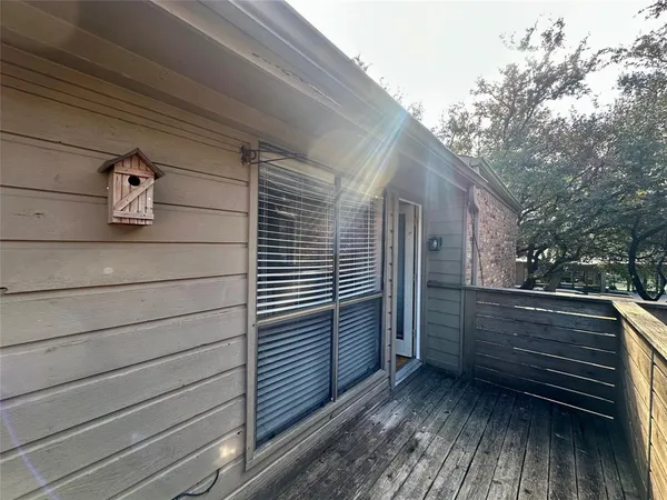 a view of a yard in front of a house