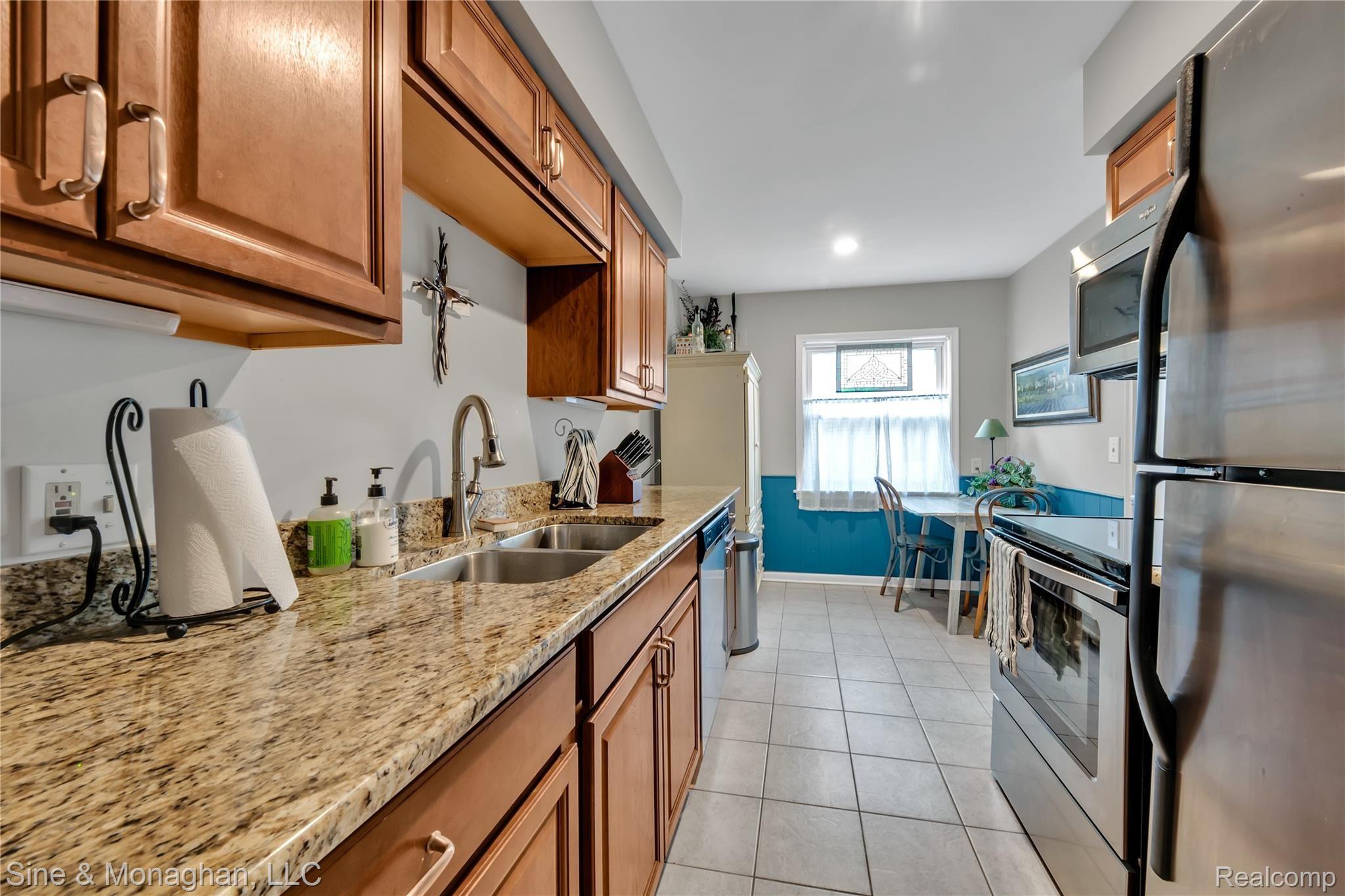 731-733 Harcourt Road Grosse Pointe, MI 48230 - Photo 13 of 40 731 Harcourt - HD Drone Photography-10.jpg