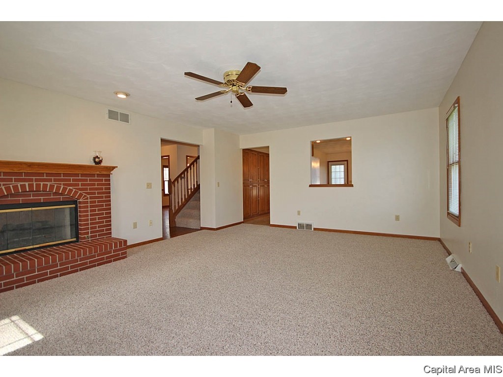 224 Bristol Road Chatham, IL 62629 - Photo 3 of 36 Gallery Image 3