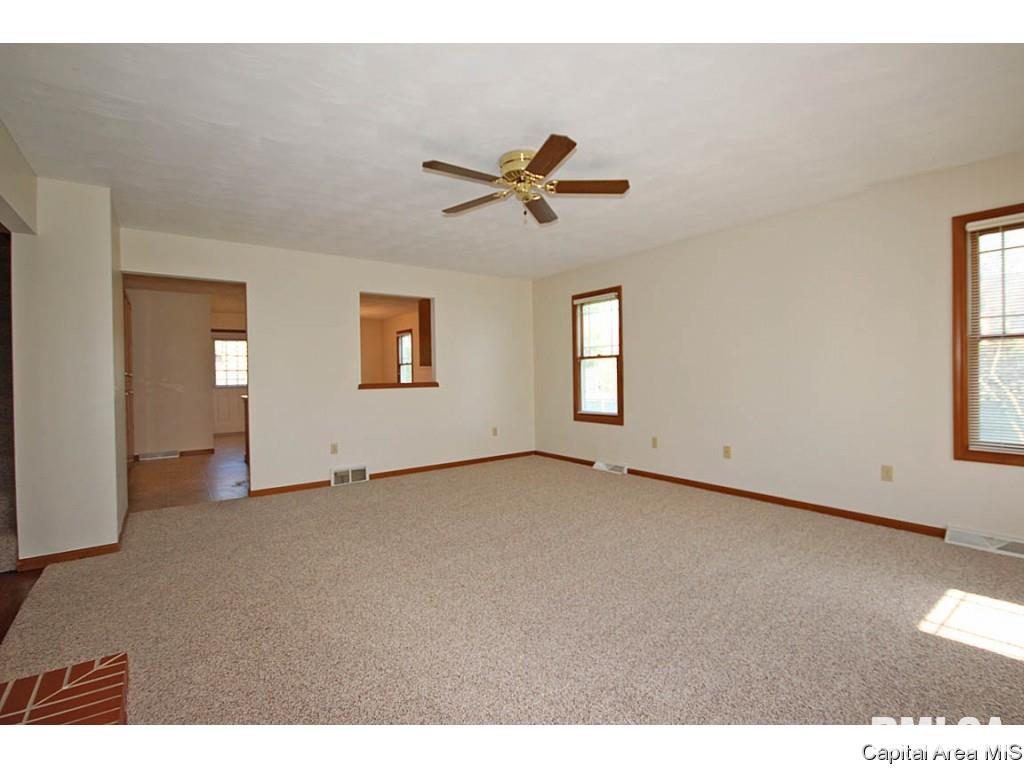224 Bristol Road Chatham, IL 62629 - Photo 4 of 36 Gallery Image 4
