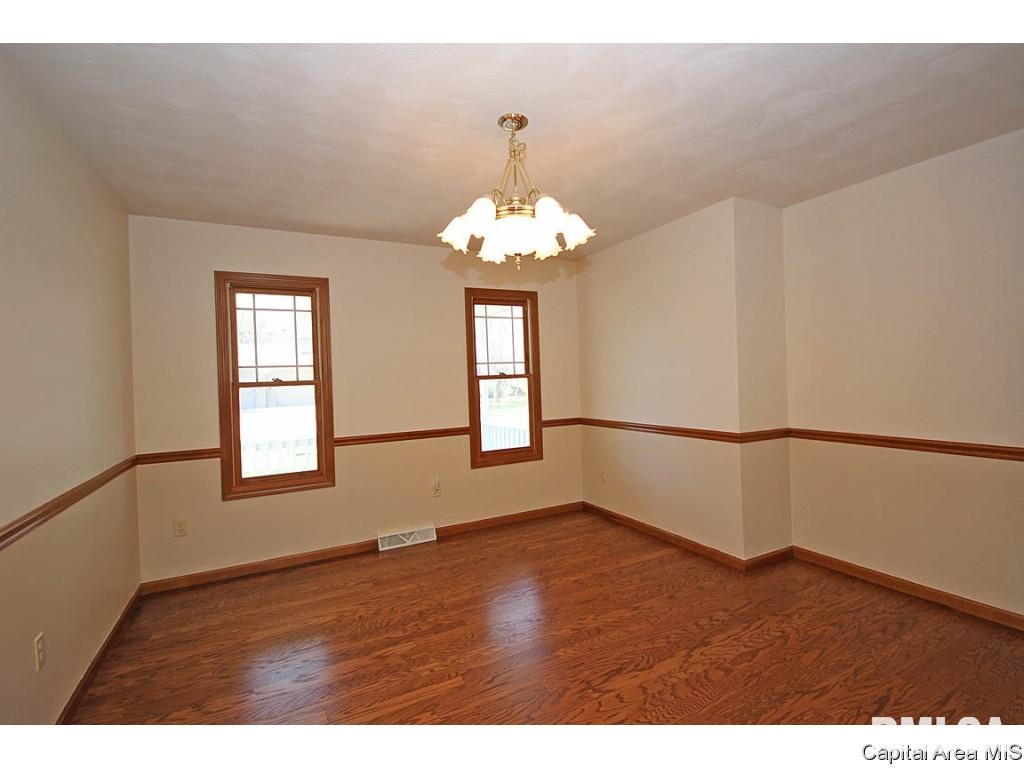 224 Bristol Road Chatham, IL 62629 - Photo 7 of 36 Gallery Image 7