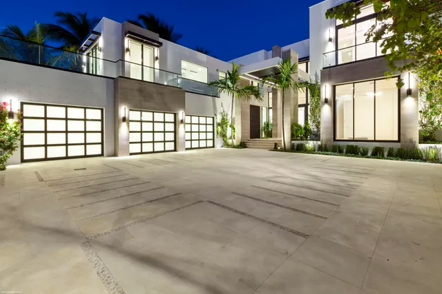 a view of a house with a yard and a car park