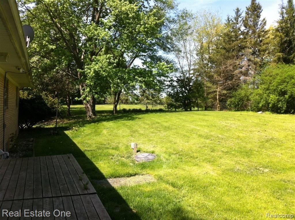 2705 Fisher Road Howell, MI 48855 - Photo 8 of 25 photo-12.JPG