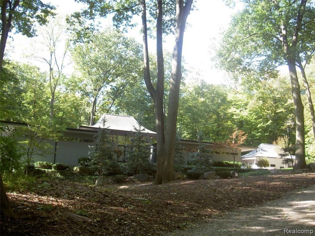 8745 North Ridge Road Canton, MI 48187 - Photo 2 of 80 Fall '09 004.jpg