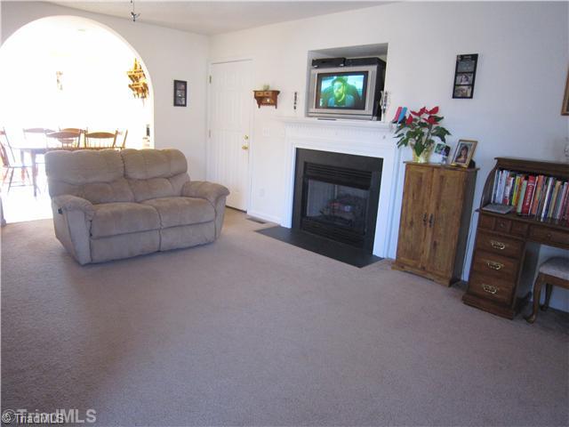 249 Sunset Ridge Lane Lexington, NC 27295 - Photo 2 of 6 Living Room.