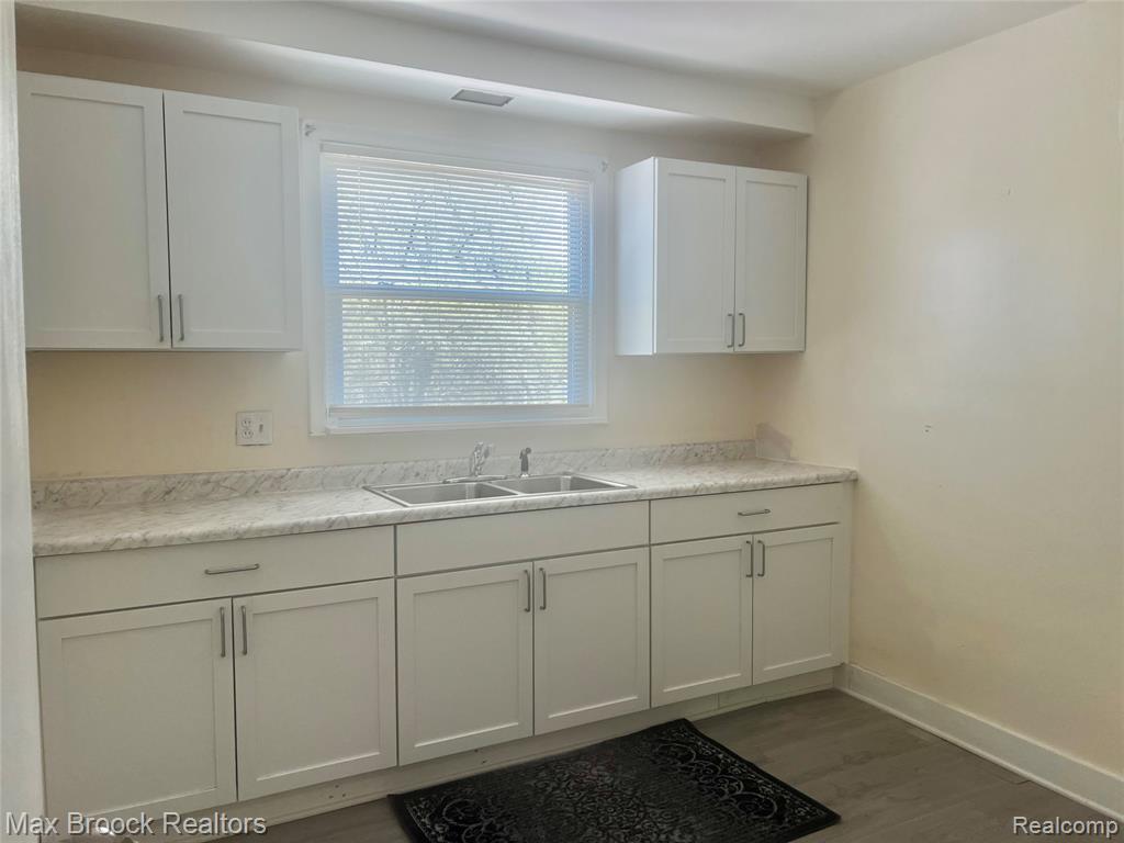 15518 Meyers Road Detroit, MI 48227 - Photo 5 of 29