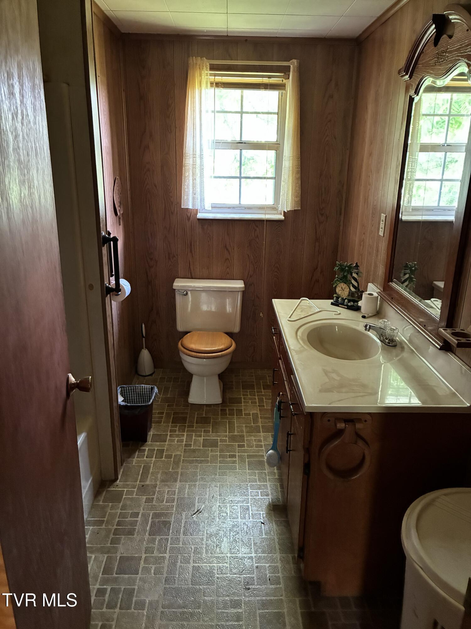940 Middle Creek Road Afton, TN 37616 - Photo 70 of 80 apartment bathroom