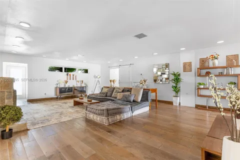 $15,000 | 8220 Hawthorne Avenue, Miami Beach, FL 33141