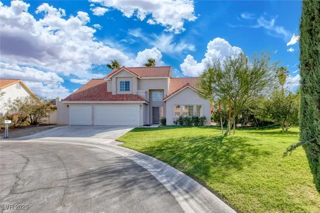 $519,500 | 6705 West Shallow Creek Court, Las Vegas, NV 89108