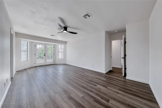 $519,500 | 6705 West Shallow Creek Court, Las Vegas, NV 89108