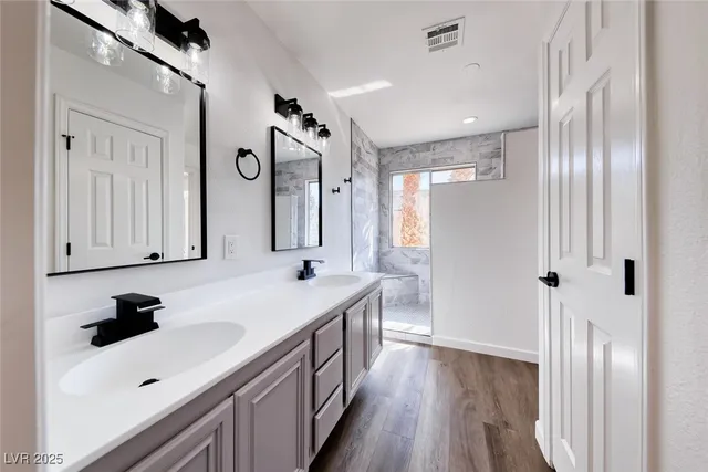 $519,500 | 6705 West Shallow Creek Court, Las Vegas, NV 89108