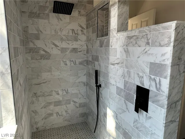 $519,500 | 6705 West Shallow Creek Court, Las Vegas, NV 89108