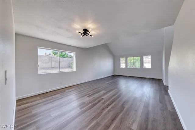 $519,500 | 6705 West Shallow Creek Court, Las Vegas, NV 89108