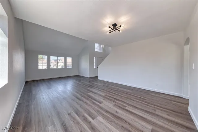 $519,500 | 6705 West Shallow Creek Court, Las Vegas, NV 89108