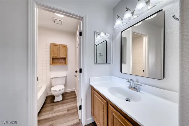 $519,500 | 6705 West Shallow Creek Court, Las Vegas, NV 89108