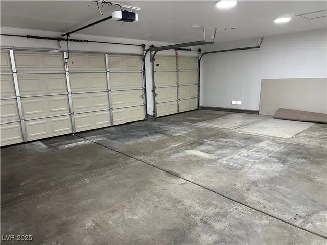 $519,500 | 6705 West Shallow Creek Court, Las Vegas, NV 89108