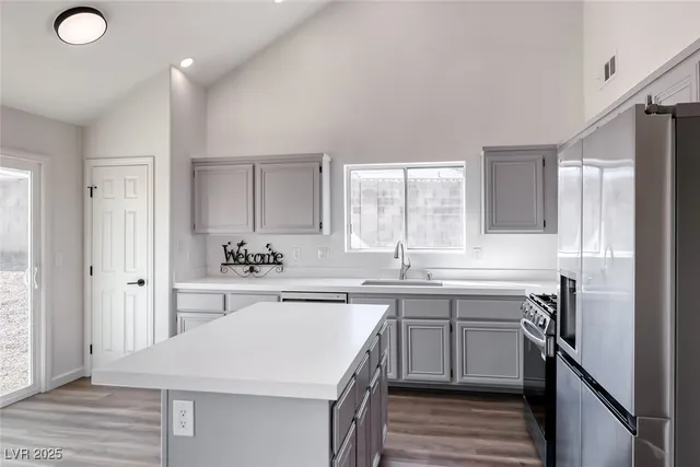 $519,500 | 6705 West Shallow Creek Court, Las Vegas, NV 89108