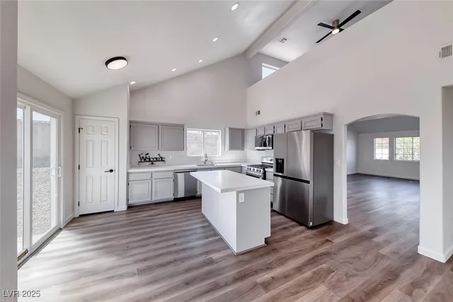 $519,500 | 6705 West Shallow Creek Court, Las Vegas, NV 89108