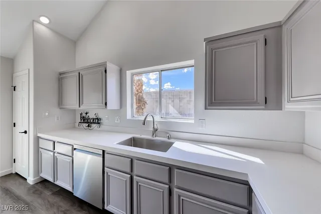 $519,500 | 6705 West Shallow Creek Court, Las Vegas, NV 89108