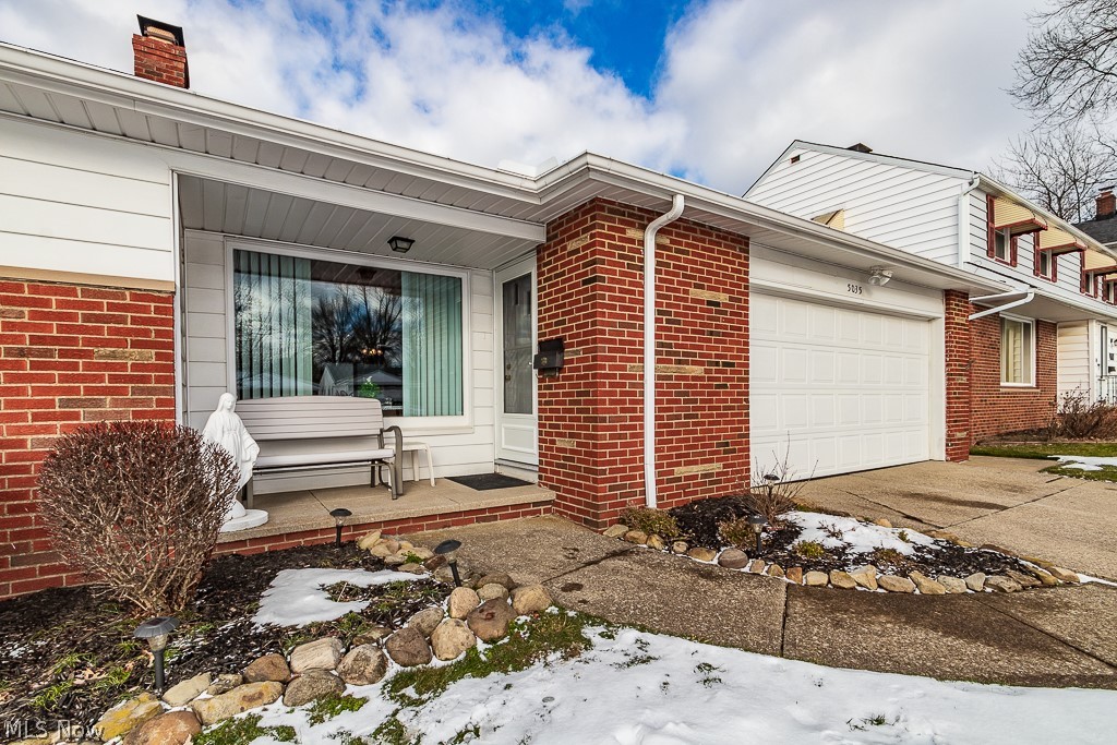 5035 Fairlawn Road Cleveland, OH 44124 - Photo 4 of 33