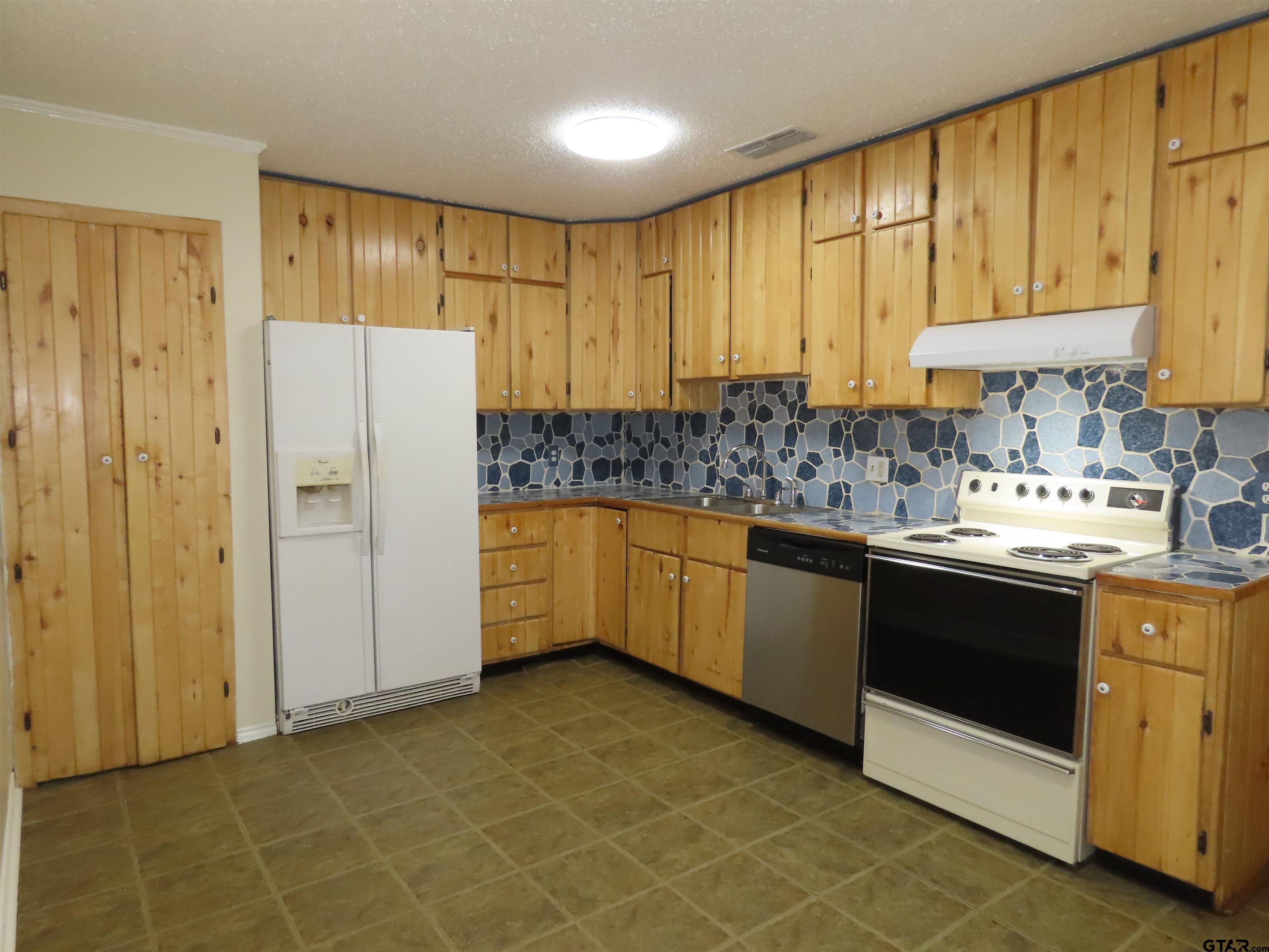 12346 Chapman Road Tyler, TX 75708 - Photo 7 of 31